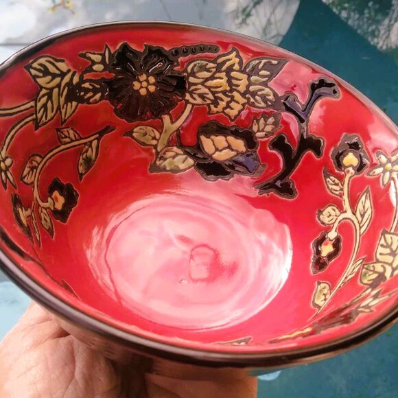 2 Chinese Famille Rose (Black and Red) Interior Enameled Porcelain Bowls - Picture 6 of 10